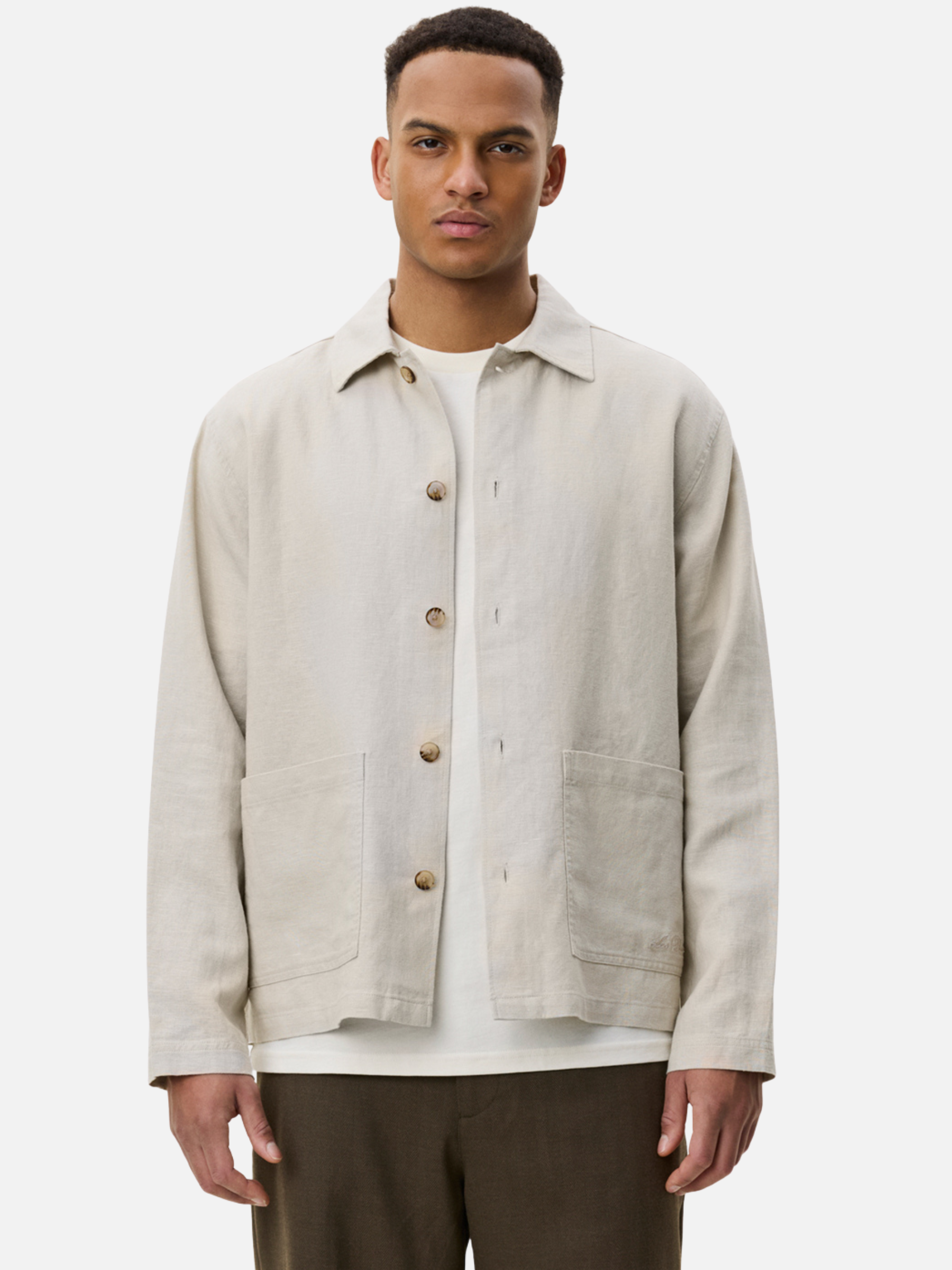 Les Deux Linen Overshirt Light Sand Chore Coat Front Pockets Collared Long Sleeve Button Up Light Spring Layer Lightweight Jacket for Summer Men’s Tops for Men Athens GA Georgia Kempt Menswear Store Near Me