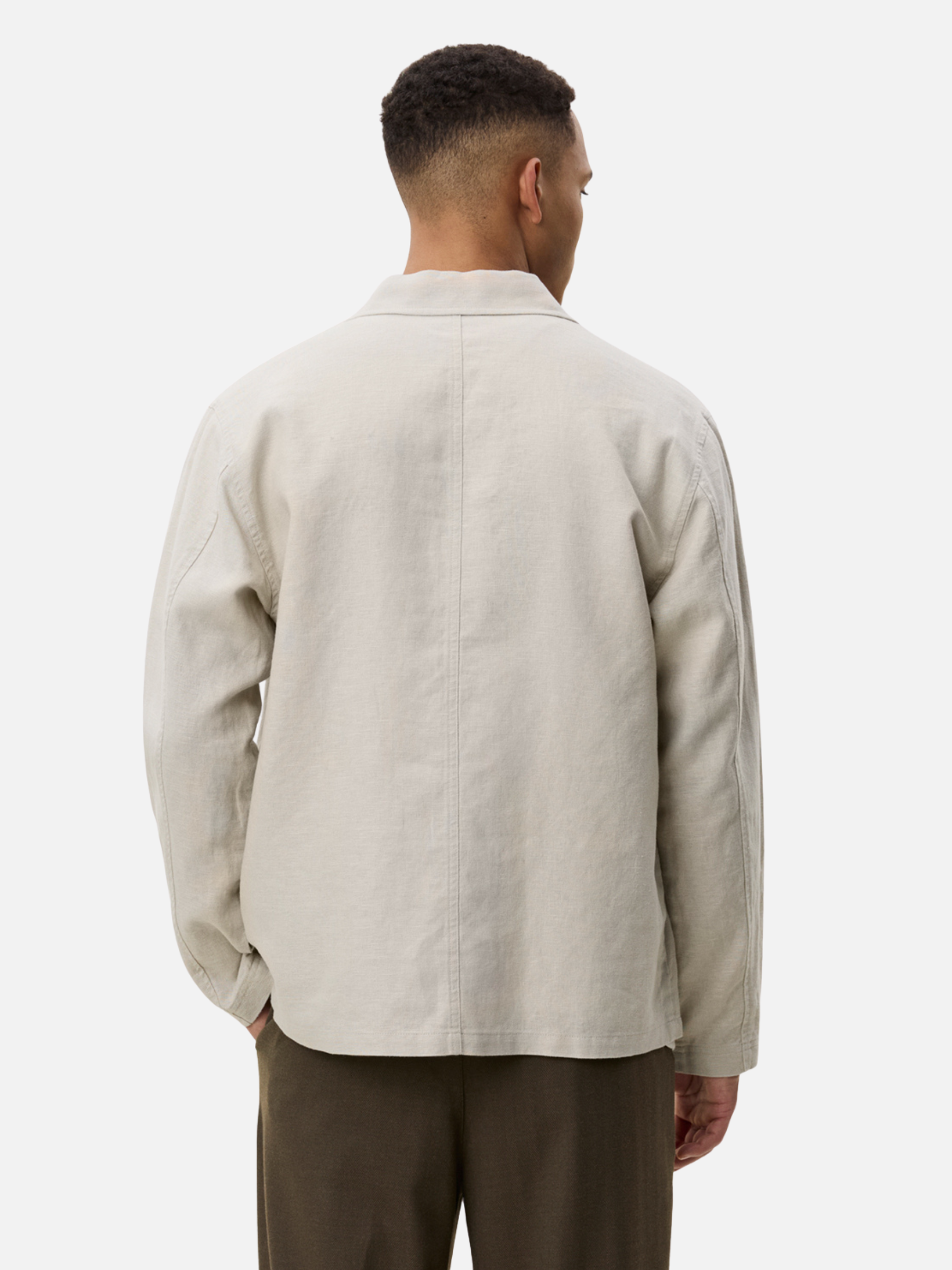 Les Deux Linen Overshirt Light Sand Chore Coat Front Pockets Collared Long Sleeve Button Up Light Spring Layer Lightweight Jacket for Summer Men’s Tops for Men Athens GA Georgia Kempt Menswear Store Near Me