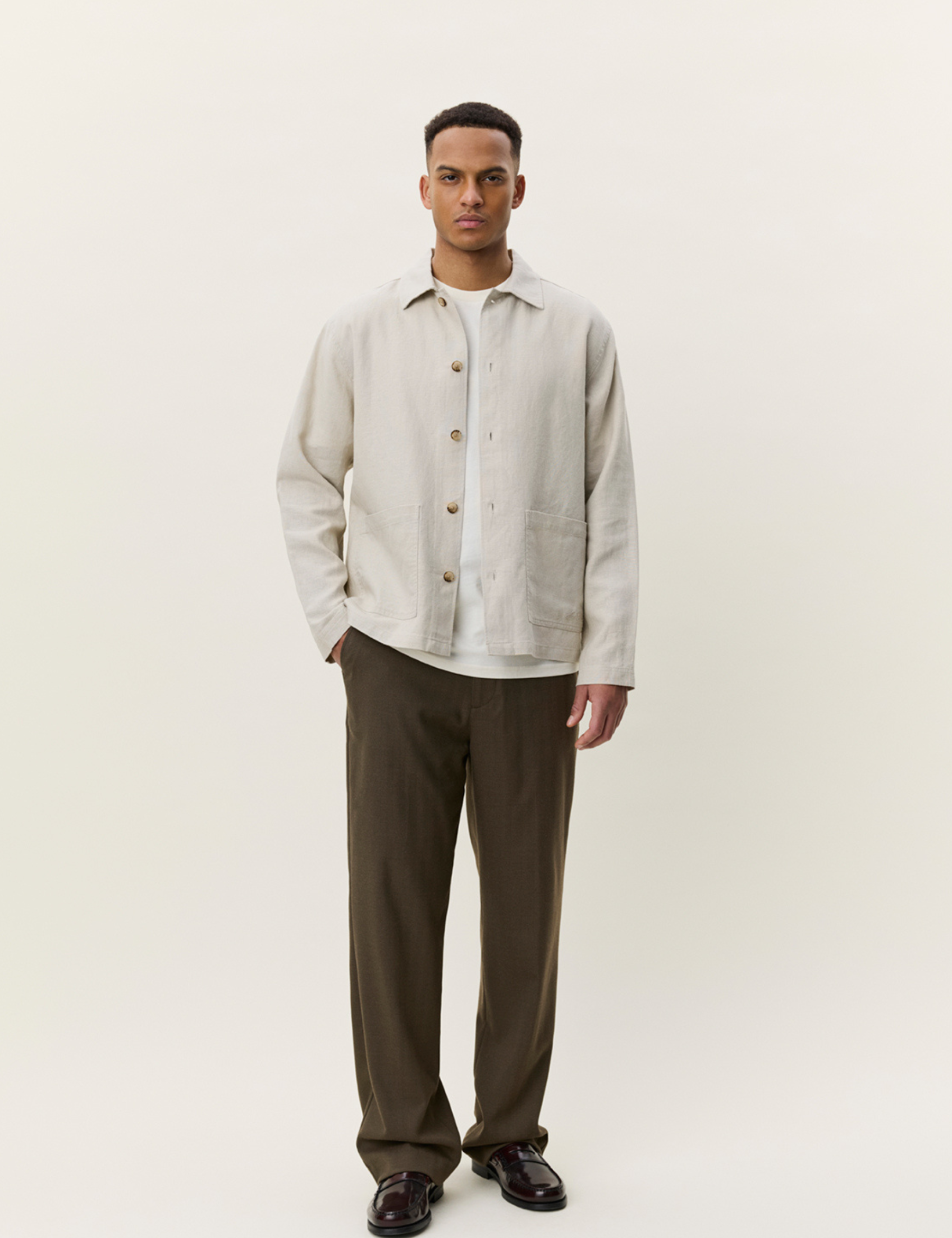 Les Deux Linen Overshirt Light Sand Chore Coat Front Pockets Collared Long Sleeve Button Up Light Spring Layer Lightweight Jacket for Summer Men’s Tops for Men Athens GA Georgia Kempt Menswear Store Near Me