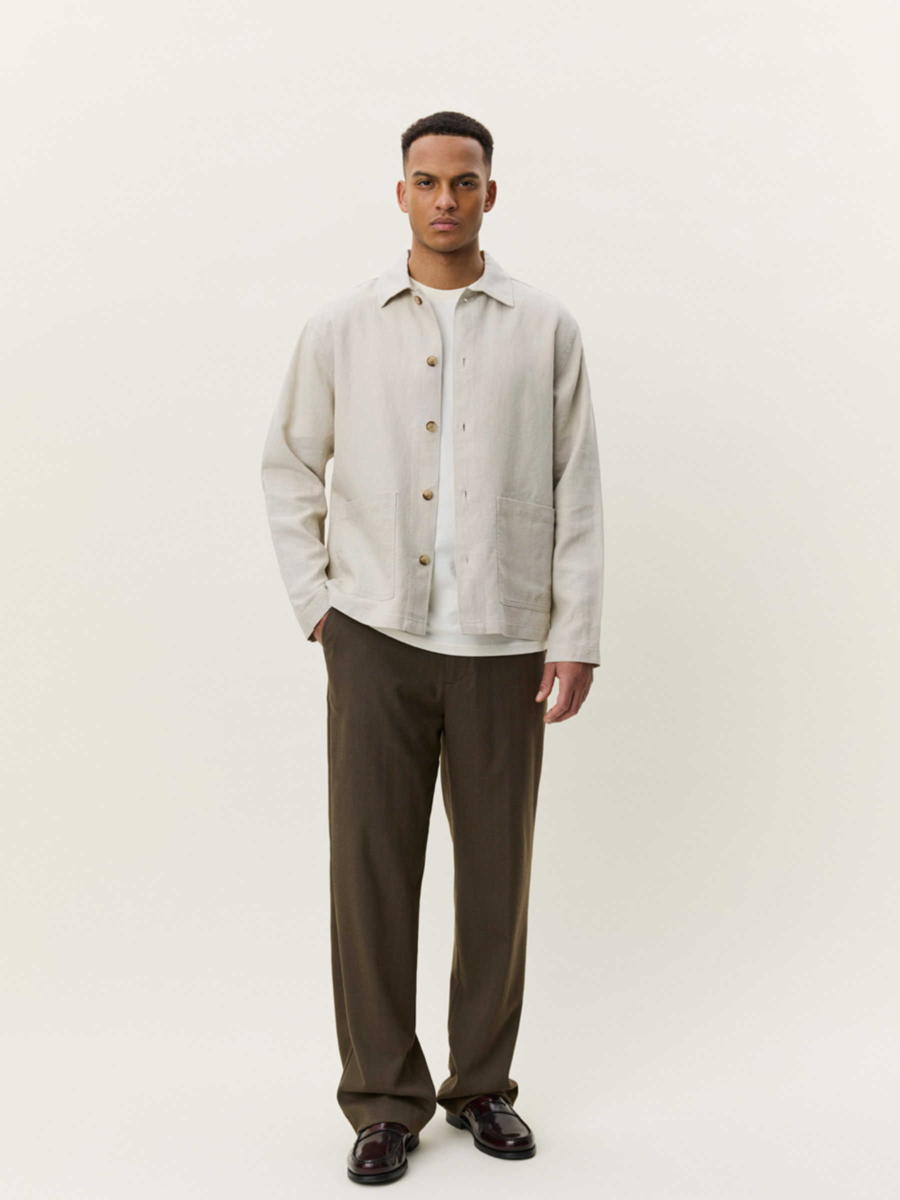 Les Deux Linen Overshirt Light Sand Chore Coat Front Pockets Collared Long Sleeve Button Up Light Spring Layer Lightweight Jacket for Summer Men’s Tops for Men Athens GA Georgia Kempt Menswear Store Near Me