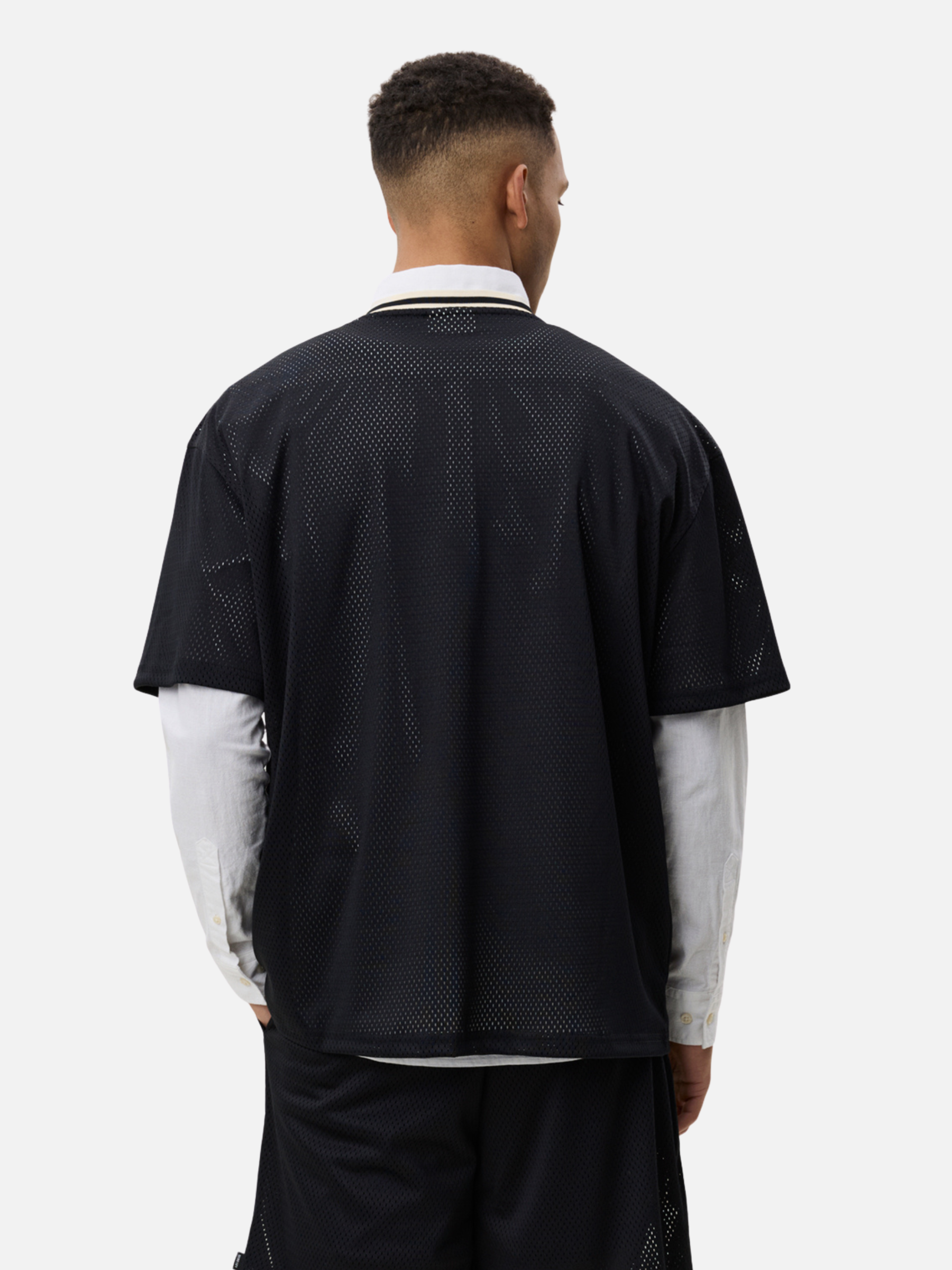 Les Deux Mesh T-Shirt Tap Shoe Black White Lettering Lightweight Summer Layer Sportswear Style for Men Men’s Tops for Men Athens GA Georgia Kempt Menswear Store Near Me