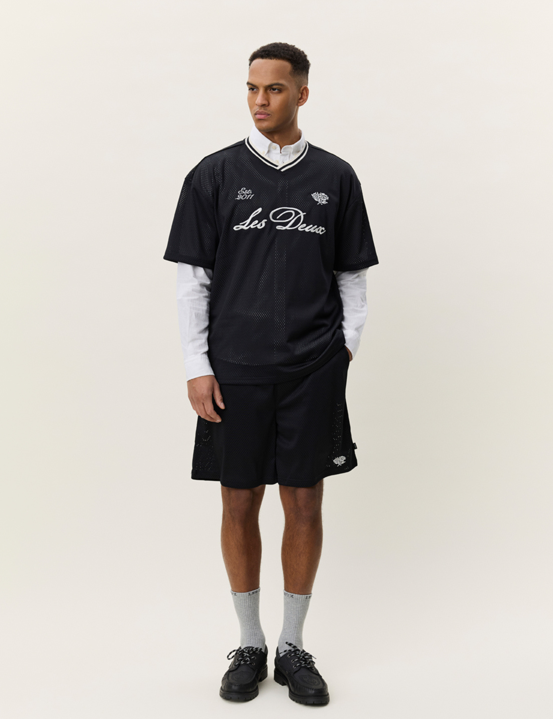 Les Deux Mesh T-Shirt Tap Shoe Black White Lettering Lightweight Summer Layer Sportswear Style for Men Men’s Tops for Men Athens GA Georgia Kempt Menswear Store Near Me