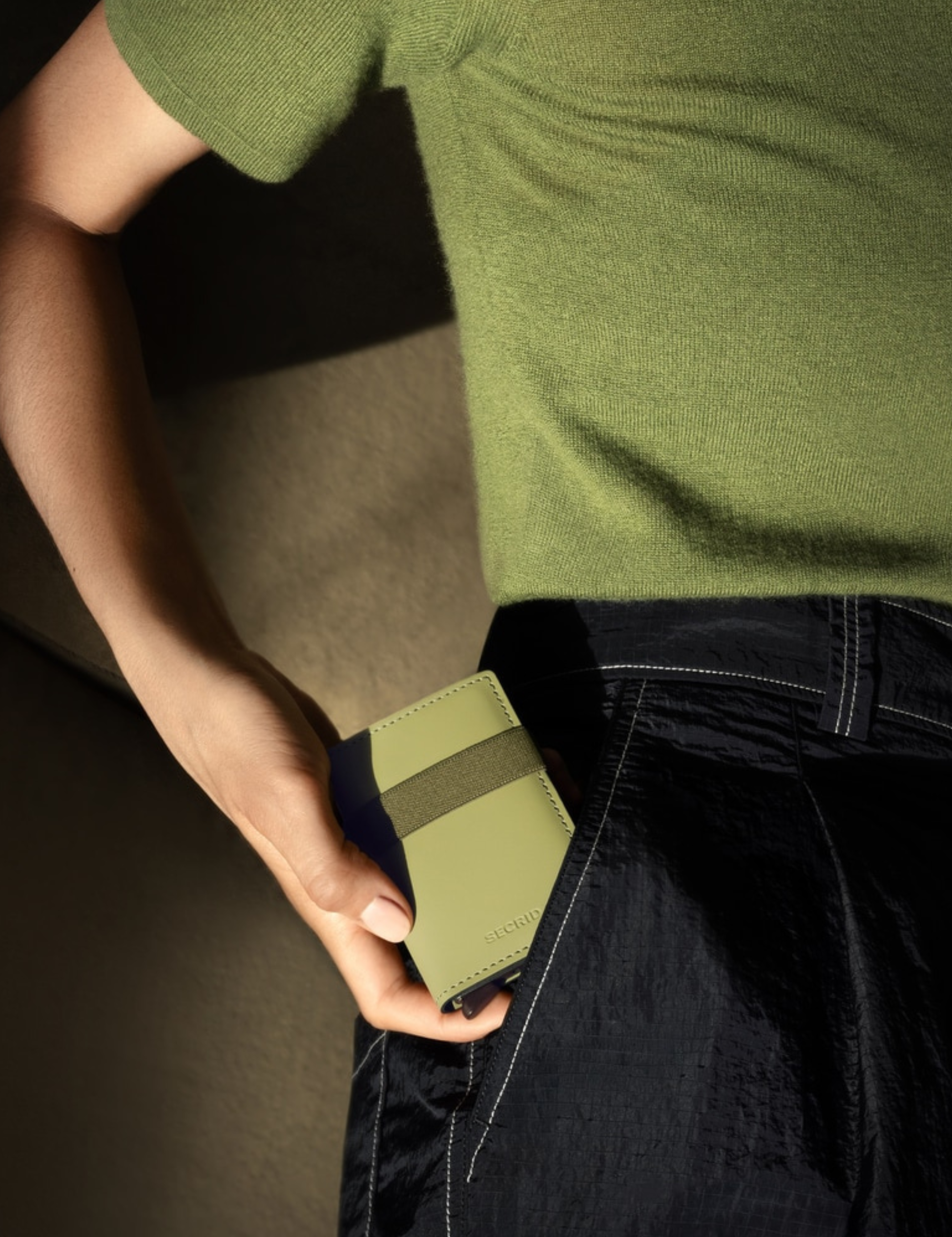 Secrid-Product_Pics_-_Secrid_Bandwallet_Matte_LEAF_KHAKI_5.png